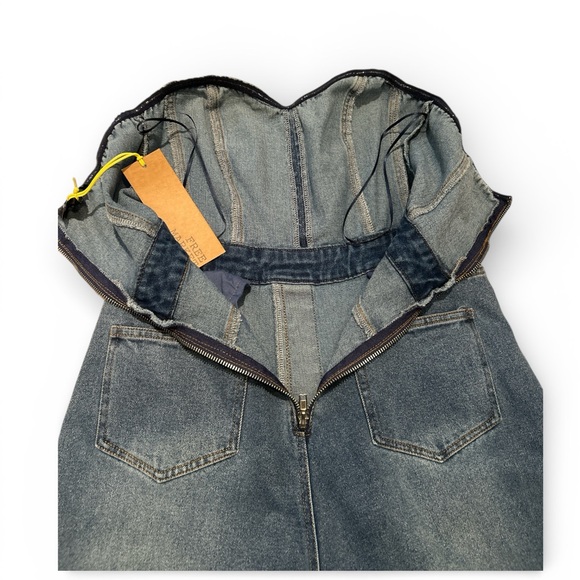 Free Market by Flying Tomato Women’s Blue Denim Strapless Jumpsuit NWT. Size M - Picture 9 of 12